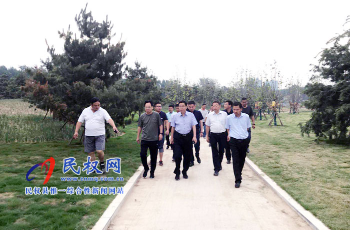 縣委書記姬脈常調(diào)研安瀾湖公園工程進展情況