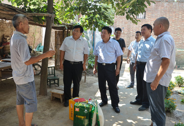 縣政協(xié)副主席劉偉到人和鎮(zhèn)慰問退伍軍人 縣政協(xié)副主席劉偉到人和鎮(zhèn)慰問退伍軍人