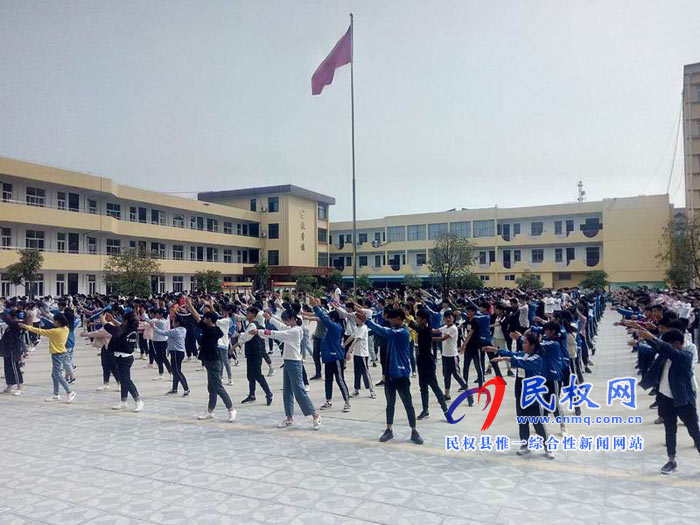 民權(quán)縣第一初級(jí)中學(xué)陽(yáng)光大課間不避“驕陽(yáng)” 民權(quán)縣第一初級(jí)中學(xué)陽(yáng)光大課間不避“驕陽(yáng)”