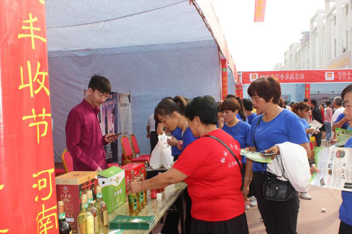民權(quán)縣參加商丘(柘城)分會(huì)場(chǎng)舉辦的“河南省首屆中國農(nóng)民豐收節(jié)” 民權(quán)縣參加商丘(柘城)分會(huì)場(chǎng)舉辦的“河南省首屆中國農(nóng)民豐收節(jié)”