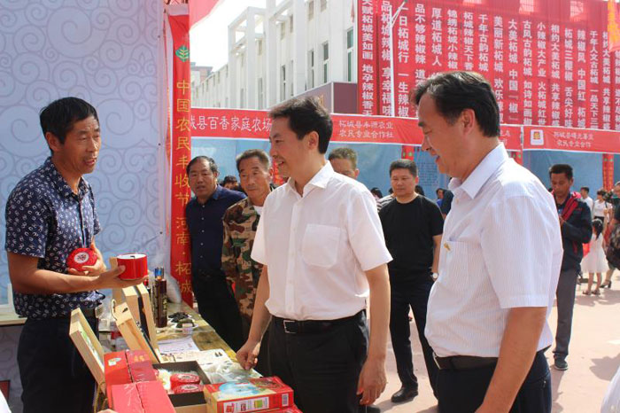 民權(quán)縣參加商丘(柘城)分會(huì)場(chǎng)舉辦的“河南省首屆中國農(nóng)民豐收節(jié)” 民權(quán)縣參加商丘(柘城)分會(huì)場(chǎng)舉辦的“河南省首屆中國農(nóng)民豐收節(jié)”