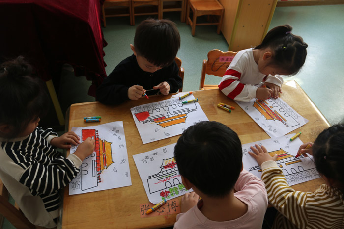 民東新區(qū)實驗幼兒園開展“慶祝國慶節(jié)”活動