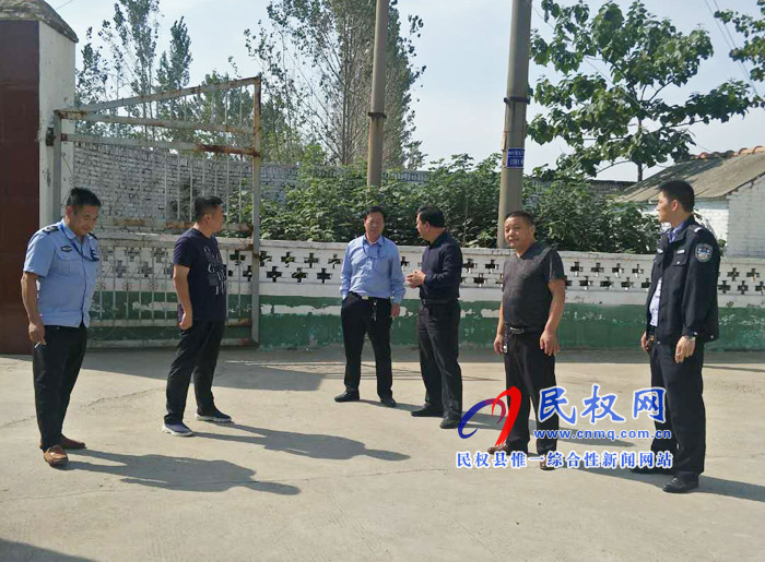 縣林業(yè)局到北關(guān)木材檢查站慰問(wèn)一線工作人員  縣林業(yè)局到北關(guān)木材檢查站慰問(wèn)一線工作人員