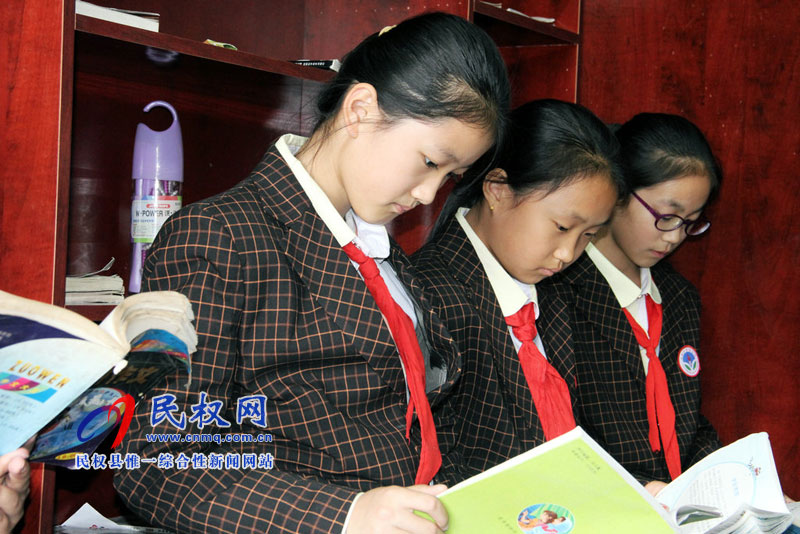 縣實驗小學開展圖書漂流活動讓師生愛上圖書 縣實驗小學開展圖書漂流活動讓師生愛上圖書