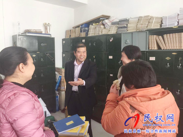 縣檔案局前往縣委辦進行檔案業(yè)務(wù)指導(dǎo) 縣檔案局前往縣委辦進行檔案業(yè)務(wù)指導(dǎo)