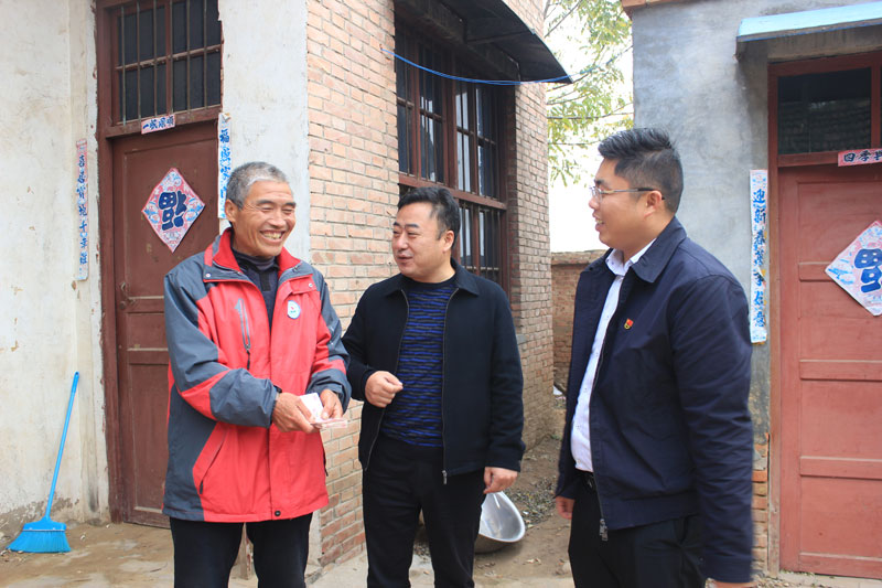 團(tuán)縣委、縣工信局溫暖行動(dòng)助力建檔立卡貧困大學(xué)生圓夢(mèng)