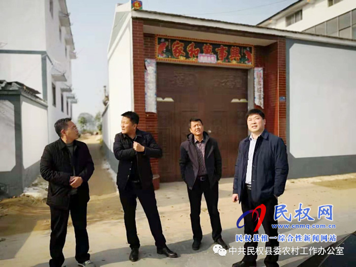 縣委農(nóng)辦主任張勇和縣人居環(huán)境顧問衛(wèi)志強(qiáng)到北關(guān)等7個(gè)鄉(xiāng)鎮(zhèn)督導(dǎo)農(nóng)村人居環(huán)境、垃圾治理和改廁工作