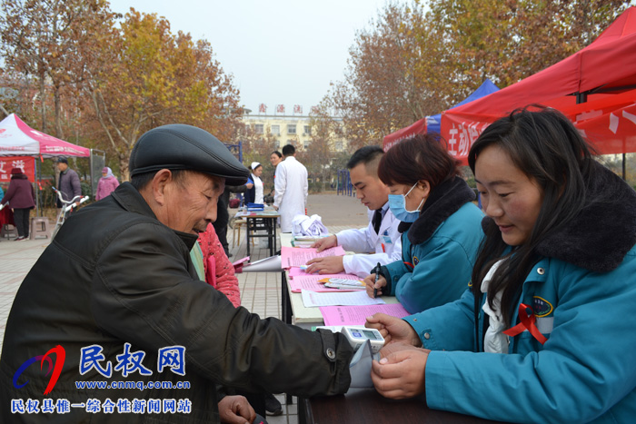 民權(quán)縣衛(wèi)計(jì)委組織開展“世界艾滋病日”宣傳服務(wù)活動(dòng) 民權(quán)縣衛(wèi)計(jì)委組織開展“世界艾滋病日”宣傳服務(wù)活動(dòng)