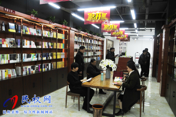 新華書(shū)店新門(mén)市開(kāi)業(yè)市民看書(shū)休閑又添好去處