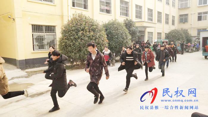 民權(quán)縣程莊鎮(zhèn)第一初級中學(xué)舉行緊急疏散演練活動