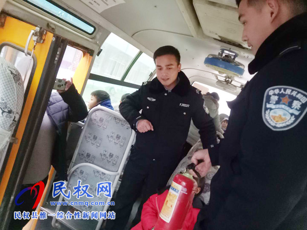 林七鄉(xiāng)政府聯(lián)合中心校等八個部門對學校進行消防安全突擊檢查