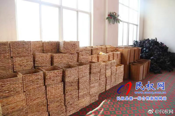 老顏集鄉(xiāng):手工藝品扶貧車間  編織美好幸福生活 老顏集鄉(xiāng):手工藝品扶貧車間  編織美好幸福生活