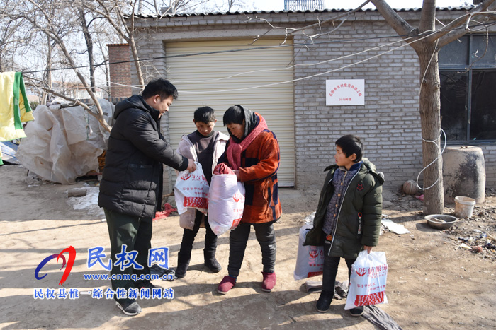 暖冬行動(dòng)送溫暖 精準(zhǔn)扶貧暖人心 暖冬行動(dòng)送溫暖 精準(zhǔn)扶貧暖人心