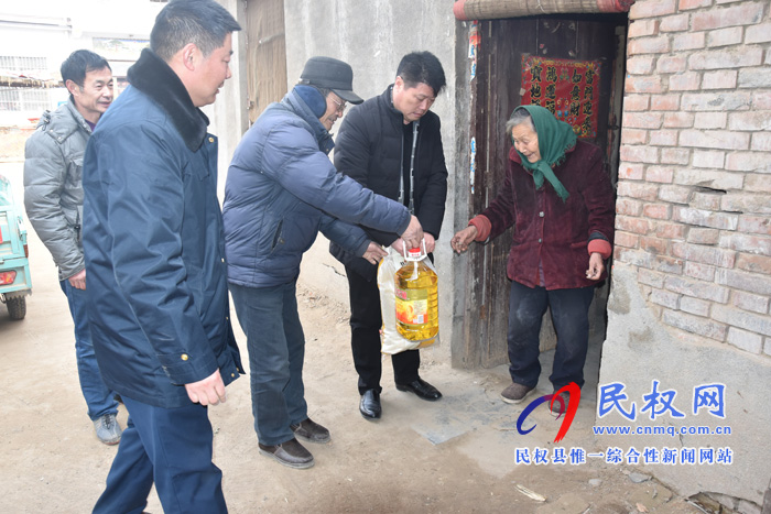 民權縣交通運輸局深入幫扶村慰問貧困群眾和老黨員 民權縣交通運輸局深入幫扶村慰問貧困群眾和老黨員