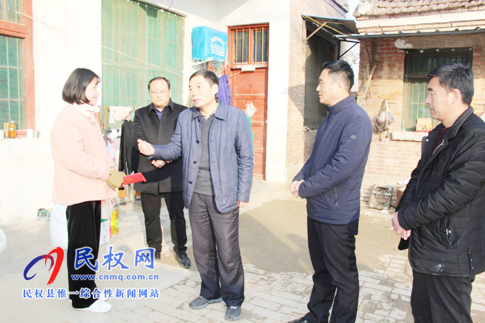 縣委常委、組織部長何玉明到褚廟鄉(xiāng)走訪慰問春蕾女童