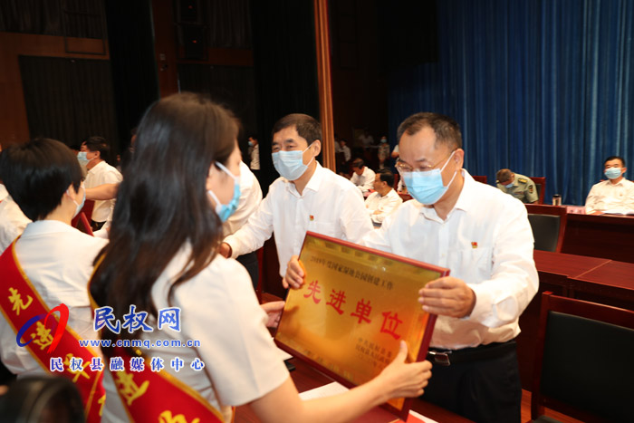 全縣三級(jí)干部大會(huì)暨脫貧攻堅(jiān)推進(jìn)會(huì)在縣人民藝術(shù)中心召開(kāi)
