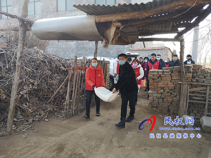 民權(quán)縣志愿者協(xié)會(huì)開(kāi)展送溫暖獻(xiàn)愛(ài)心活動(dòng) 民權(quán)縣志愿者協(xié)會(huì)開(kāi)展送溫暖獻(xiàn)愛(ài)心活動(dòng)