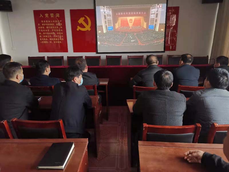 縣住建局組織收聽收看全國(guó)脫貧攻堅(jiān)總結(jié)表彰大會(huì) 縣住建局組織收聽收看全國(guó)脫貧攻堅(jiān)總結(jié)表彰大會(huì)