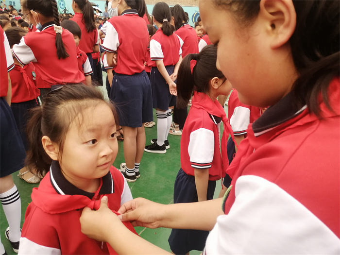 民權(quán)縣第三小學(xué)舉行慶“六一”新少先隊(duì)員入隊(duì)儀式暨2020——2021學(xué)年度下期優(yōu)秀學(xué)生表彰大會 民權(quán)縣第三小學(xué)舉行慶“六一”新少先隊(duì)員入隊(duì)儀式暨2020——2021學(xué)年度下期優(yōu)秀學(xué)生表彰大會