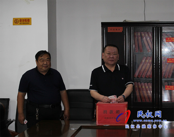 縣環(huán)保局舉行“送溫暖，獻(xiàn)愛心”捐款活動