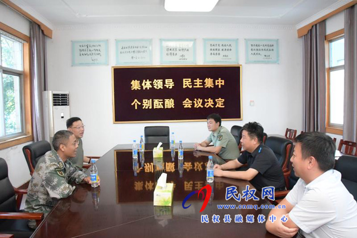 人和鎮(zhèn)到縣武裝部隊(duì)開展“八一”擁軍慰問活動(dòng) 人和鎮(zhèn)到縣武裝部隊(duì)開展“八一”擁軍慰問活動(dòng)