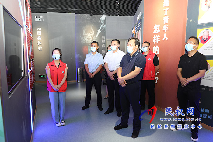 縣委常委、政法委書記、副縣長孟祥亮督查民權(quán)縣禁毒科普教育基地運行情況