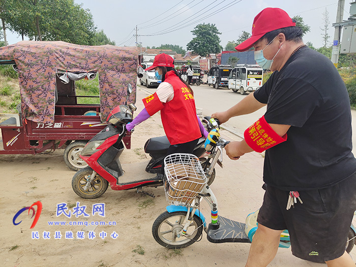 雙塔鎮(zhèn)大學(xué)生志愿者在行動: 疫情防控守初心 志愿先鋒顯擔(dān)當(dāng) 雙塔鎮(zhèn)大學(xué)生志愿者在行動: 疫情防控守初心 志愿先鋒顯擔(dān)當(dāng)