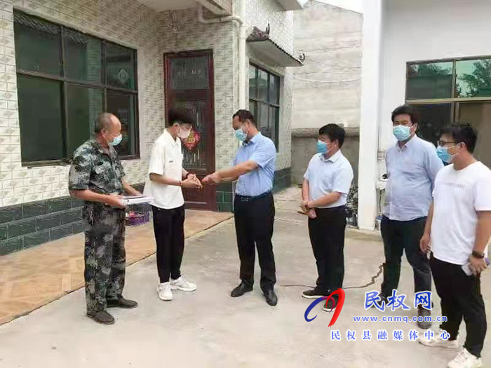 白云寺鎮(zhèn)黨委書記梁付營慰問2021年被重點(diǎn)院校錄取的大學(xué)生 白云寺鎮(zhèn)黨委書記梁付營慰問2021年被重點(diǎn)院校錄取的大學(xué)生