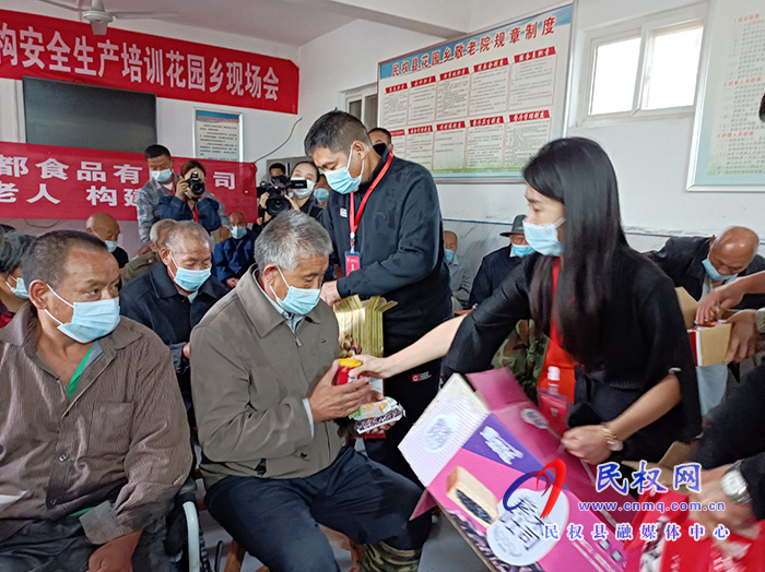 民權(quán)：愛心企業(yè)走進敬老院 愛心陪伴老人過中秋