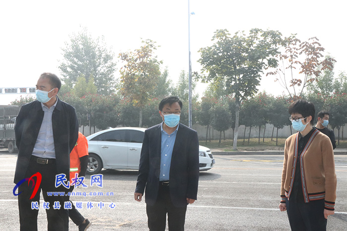 縣委常委、宣傳部長、副縣長畢道喜暗訪督導(dǎo)全國文明城市創(chuàng)建工作