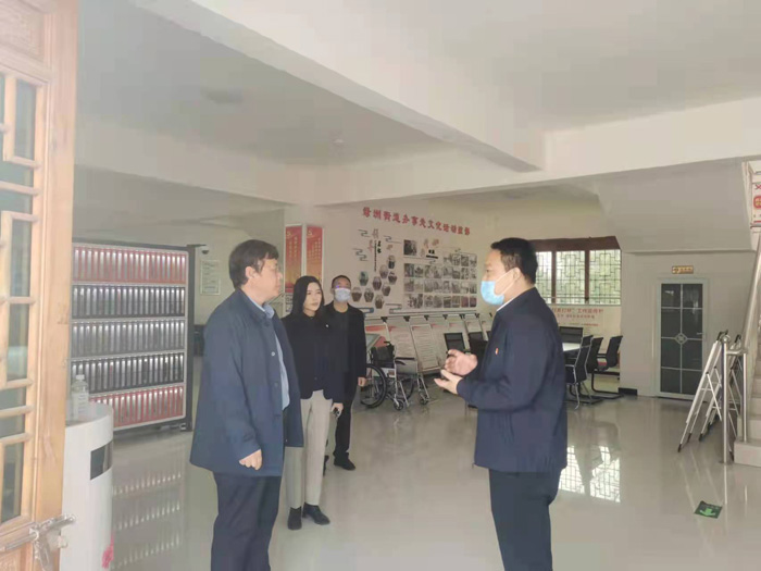 縣委常委、組織部長(zhǎng)王義彬暗訪督導(dǎo)全國(guó)文明城市創(chuàng)建工作