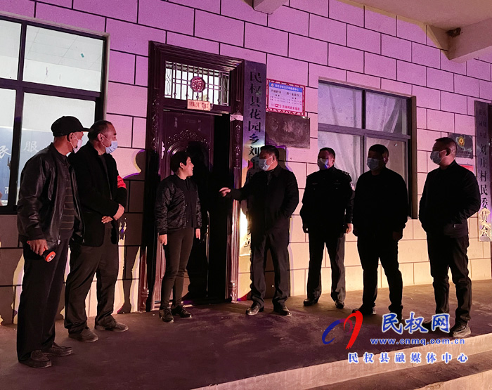 花園鄉(xiāng):夜間巡邏點亮“平安燈” 花園鄉(xiāng):夜間巡邏點亮“平安燈”