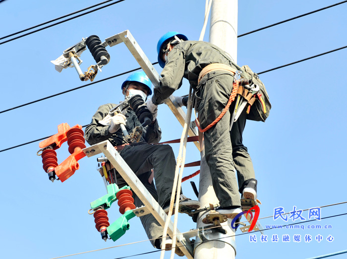 縣供電公司加快民生網(wǎng)改工程助力鄉(xiāng)村振興 縣供電公司加快民生網(wǎng)改工程助力鄉(xiāng)村振興