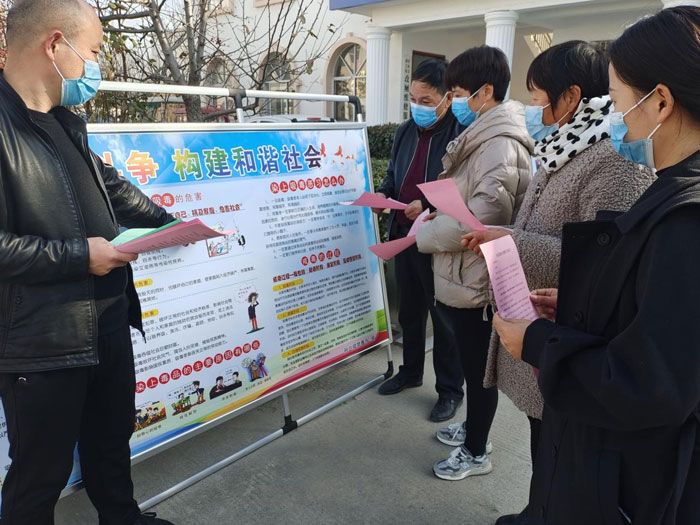 民權縣孫六鎮(zhèn)開展平安建設暨法治政府建設“宣傳月”活動 民權縣孫六鎮(zhèn)開展平安建設暨法治政府建設“宣傳月”活動