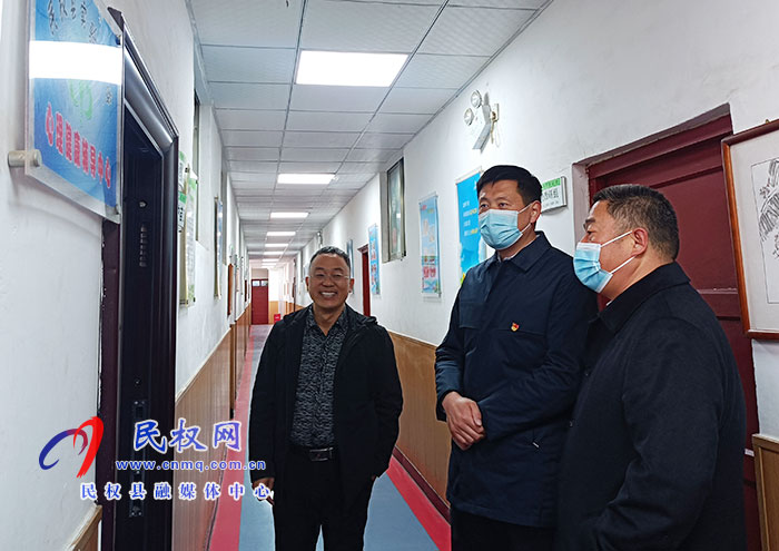 縣委宣傳部副部長李忠強督導(dǎo)檢查“護苗工作站”建設(shè)情況
