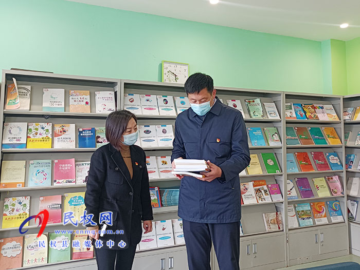 縣委宣傳部副部長李忠強督導(dǎo)檢查“護苗工作站”建設(shè)情況