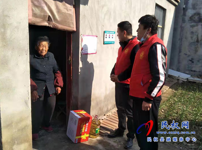 縣商務(wù)局開展關(guān)愛空巢老人志愿服務(wù)活動 縣商務(wù)局開展關(guān)愛空巢老人志愿服務(wù)活動
