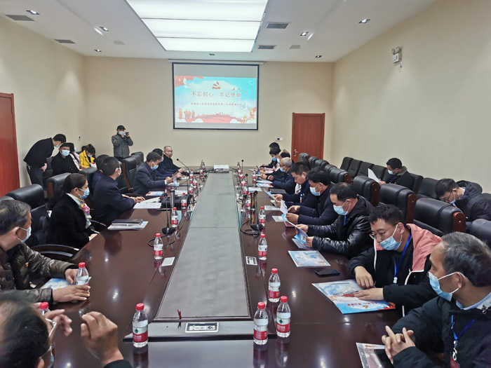 民權(quán)縣離退休黨工委、縣委老干部局組織我縣部分離退休干部黨支部書記和老干部工作者40余人赴柘城縣學(xué)習(xí)調(diào)研