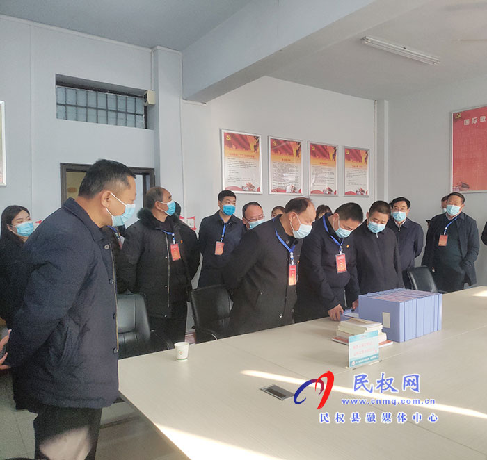 民權(quán)縣離退休黨工委、縣委老干部局組織我縣離退休干部赴柘城縣學(xué)習(xí)調(diào)研