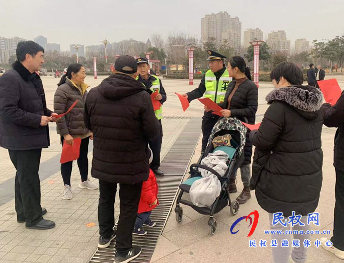 縣城市管理局:開展法治政府建設(shè)“城管普法行”宣傳活動? 縣城市管理局:開展法治政府建設(shè)“城管普法行”宣傳活動?