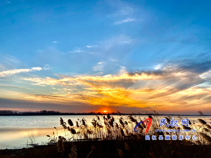 鯤鵬湖落日晚霞宛如油畫(huà) 鯤鵬湖落日晚霞宛如油畫(huà)