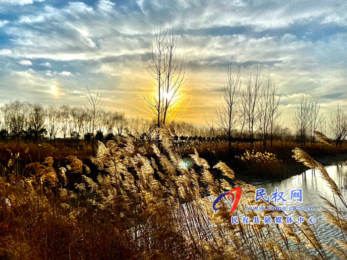 鯤鵬湖落日晚霞宛如油畫(huà) 鯤鵬湖落日晚霞宛如油畫(huà)