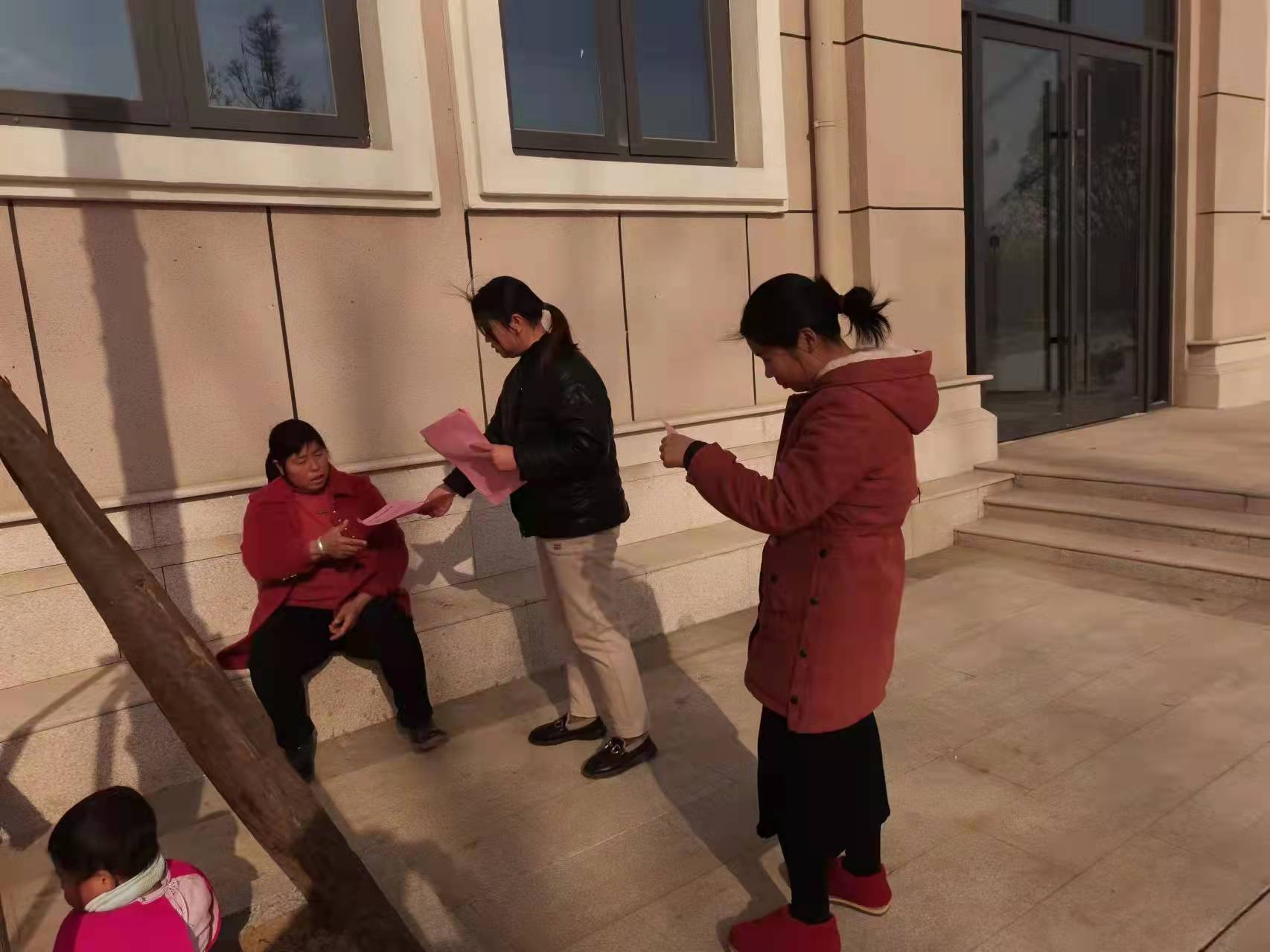 雙塔鎮(zhèn)婦聯(lián)扎實推進“加油木蘭”項目為貧困女性送保障 雙塔鎮(zhèn)婦聯(lián)扎實推進“加油木蘭”項目為貧困女性送保障