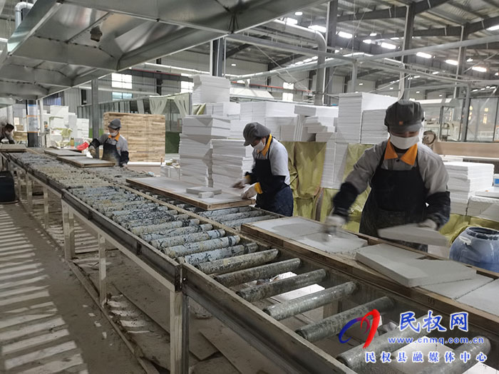 雙塔鎮(zhèn):防疫情抓生產(chǎn)兩不誤 雙塔鎮(zhèn):防疫情抓生產(chǎn)兩不誤
