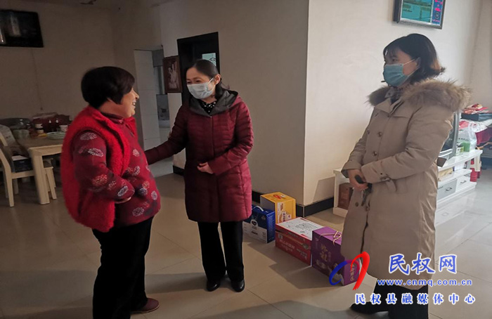 縣婦聯(lián)開展慰問幫扶道德模范和“身邊好人” 活動(dòng) 縣婦聯(lián)開展慰問幫扶道德模范和“身邊好人” 活動(dòng)