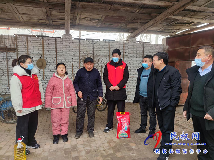縣委黨校開展春節(jié)走訪慰問幫扶村困難群眾、老黨員及離退休老干部活動