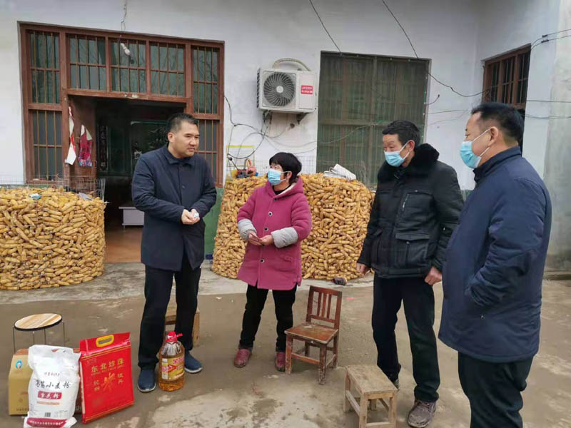 縣住建局春節(jié)前走訪慰問貧困戶 縣住建局春節(jié)前走訪慰問貧困戶