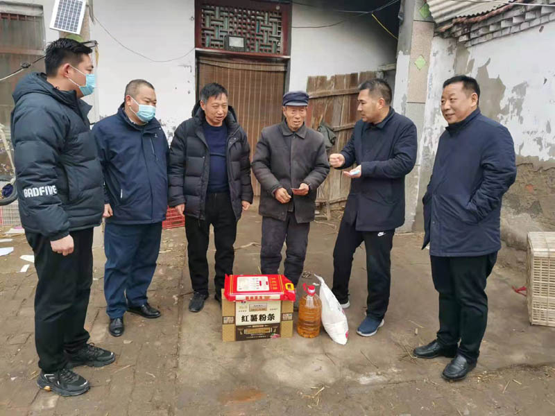 縣住建局春節(jié)前走訪慰問貧困戶 縣住建局春節(jié)前走訪慰問貧困戶