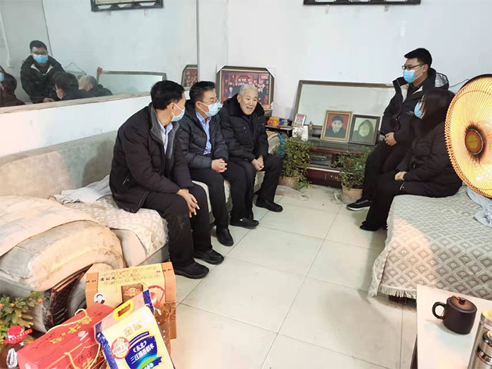 縣畜牧發(fā)展服務(wù)中心看望慰問離退休老干部 縣畜牧發(fā)展服務(wù)中心看望慰問離退休老干部