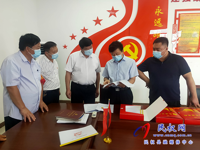 縣委常委、政法委書記陳鴻志到程莊鎮(zhèn)督導(dǎo)“五星”支部創(chuàng)建工作